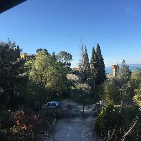 La Casa Di Ray - *